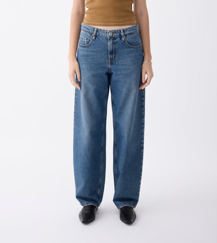 Avril Mid Slouchy Jean - Mid Blue