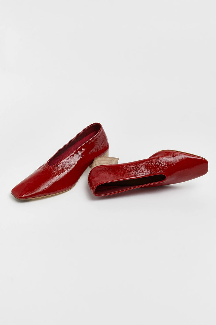 Bibi Dark Red Courts