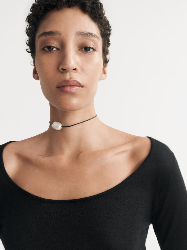 Featherlight O-Neck - Black