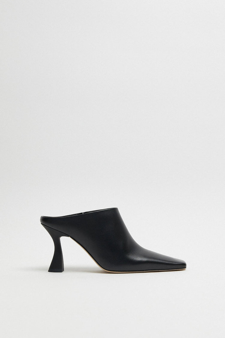 Manuela Black Mule