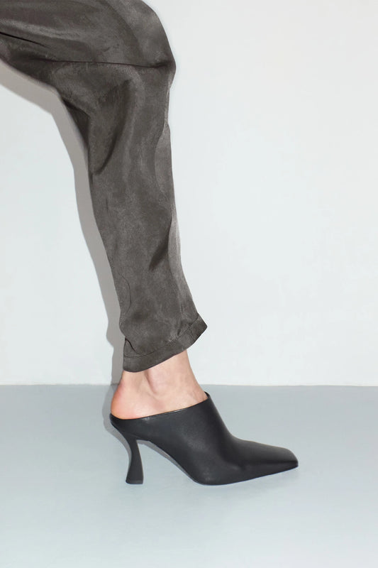 Manuela Black Mule